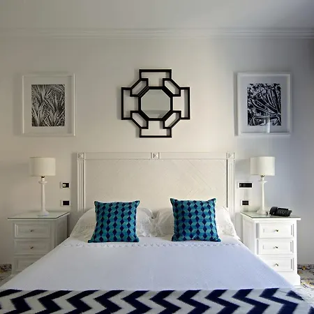 Canasta Hotel Capri