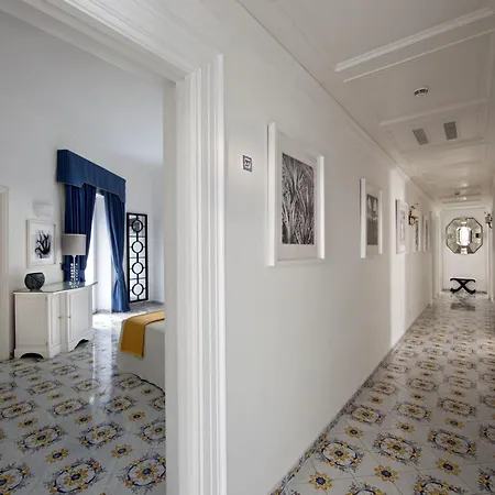 Canasta Hotel Capri