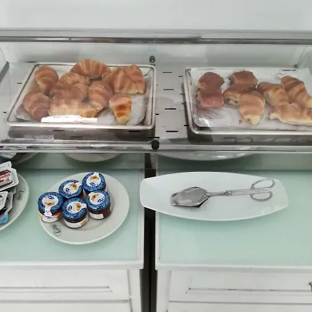 커내스터 호텔 4*