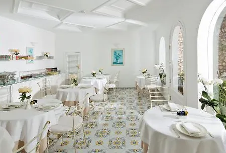 Canasta Hotel Capri