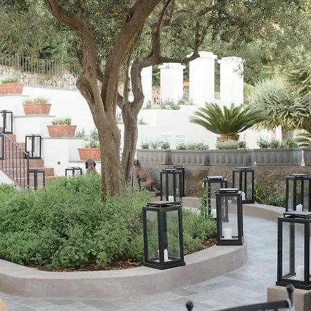 Canasta Hotel Capri