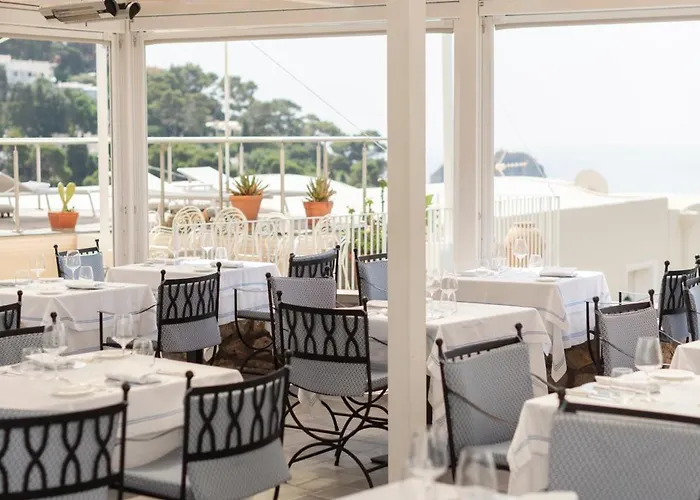 Canasta Hotell Capri