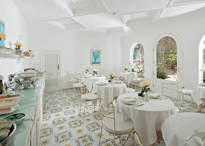 Canasta Hotell Capri