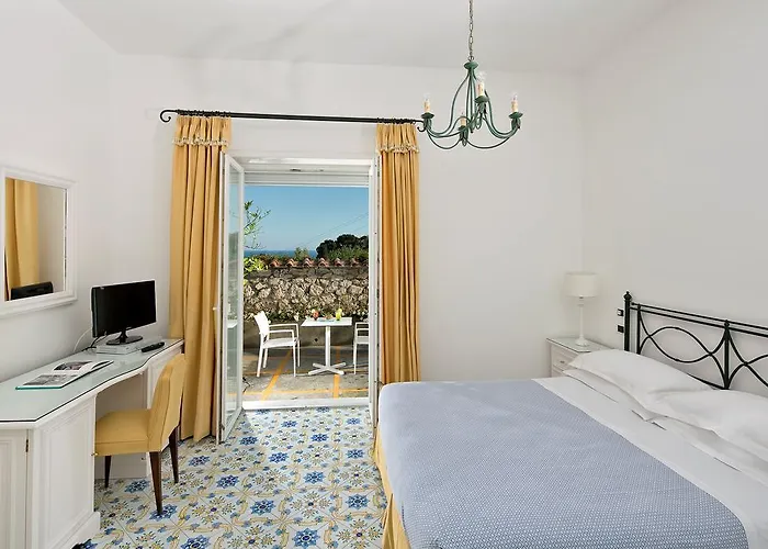 Canasta Hotel Capri