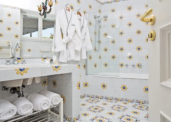 Canasta Hotell Capri