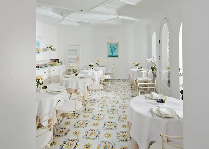 Canasta Hotel