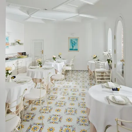 Canasta Otel
